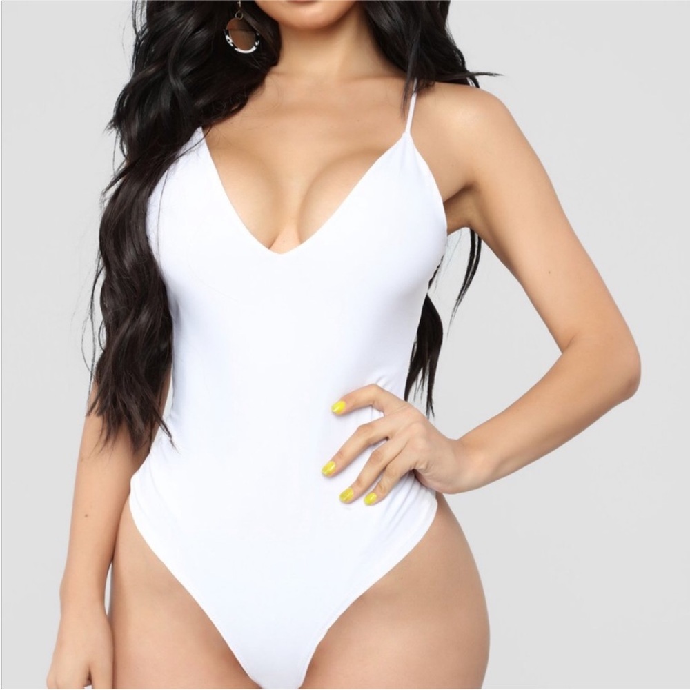 Fashion nova never worn White V-Neck Bodysuit